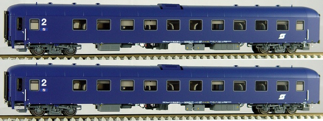 Set of 2 passenger cars 2nd class type Bpmz<br /><a href='images/pictures/LS_Models/47008.jpg' target='_blank'>Full size image</a>